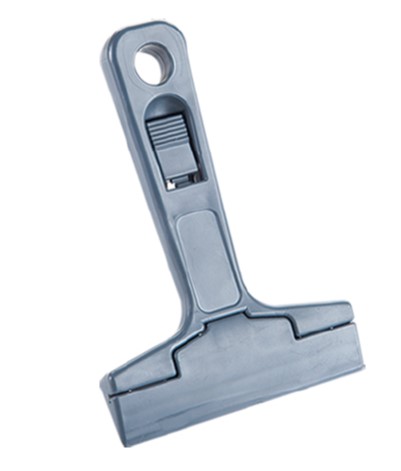  PLASTIC GLASS SCRAPING APPARATUS